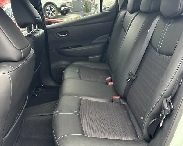 Зеленый Ниссан Лиф, объемом двигателя 0 л и пробегом 129 тыс. км за 11200 $, фото 35 на Automoto.ua