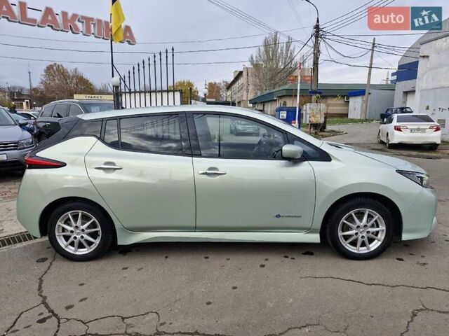 Зеленый Ниссан Лиф, объемом двигателя 0 л и пробегом 70 тыс. км за 13899 $, фото 6 на Automoto.ua