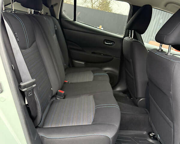 Зеленый Ниссан Лиф, объемом двигателя 0 л и пробегом 83 тыс. км за 11999 $, фото 19 на Automoto.ua