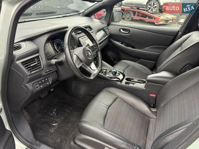 Зеленый Ниссан Лиф, объемом двигателя 0 л и пробегом 129 тыс. км за 11200 $, фото 16 на Automoto.ua