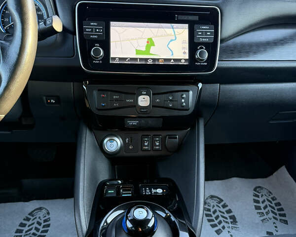 Зеленый Ниссан Лиф, объемом двигателя 0 л и пробегом 149 тыс. км за 11399 $, фото 18 на Automoto.ua