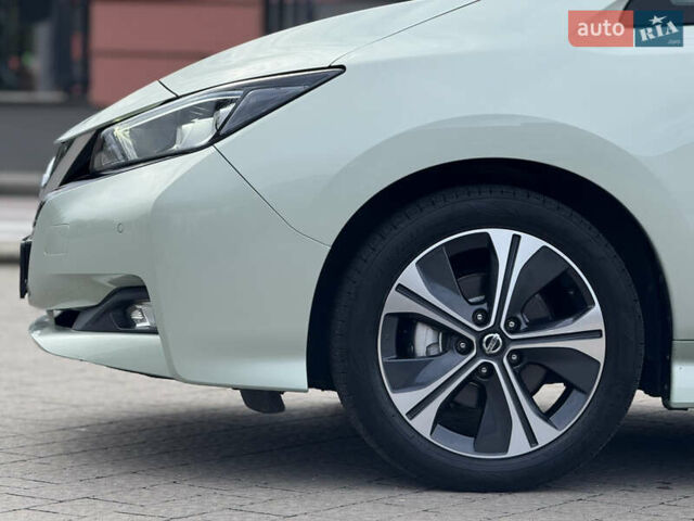 Зеленый Ниссан Лиф, объемом двигателя 0 л и пробегом 83 тыс. км за 12550 $, фото 8 на Automoto.ua