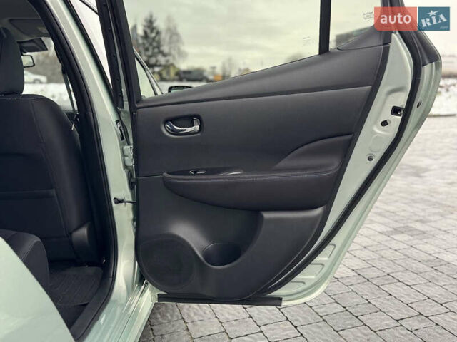 Зеленый Ниссан Лиф, объемом двигателя 0 л и пробегом 99 тыс. км за 11990 $, фото 29 на Automoto.ua