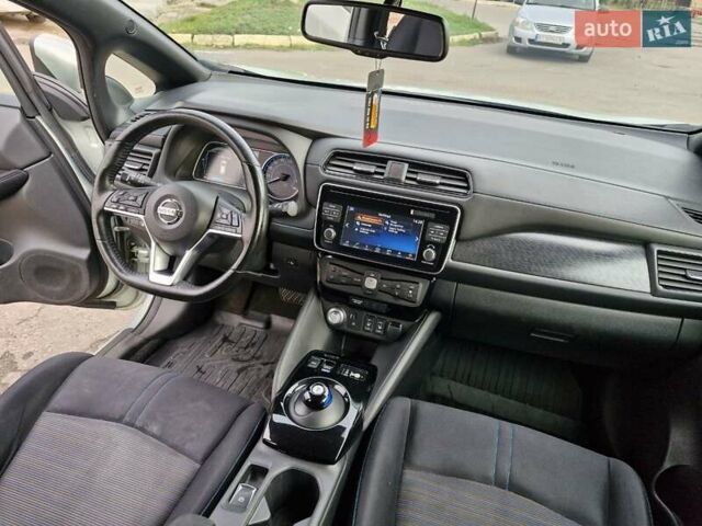 Зеленый Ниссан Лиф, объемом двигателя 0 л и пробегом 70 тыс. км за 13899 $, фото 15 на Automoto.ua