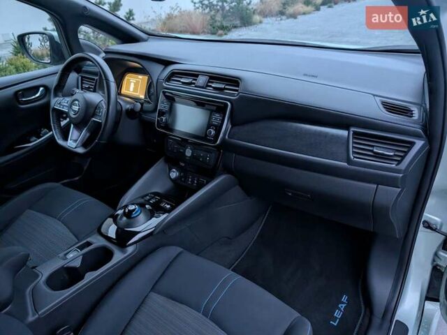 Зеленый Ниссан Лиф, объемом двигателя 0 л и пробегом 81 тыс. км за 11250 $, фото 45 на Automoto.ua