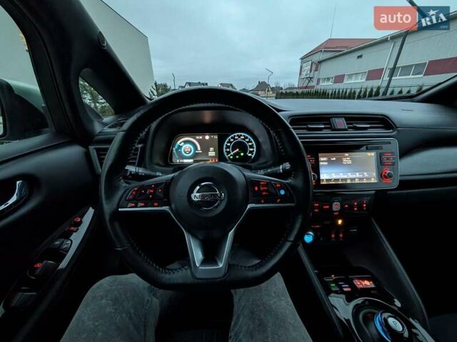 Зеленый Ниссан Лиф, объемом двигателя 0 л и пробегом 81 тыс. км за 11250 $, фото 61 на Automoto.ua