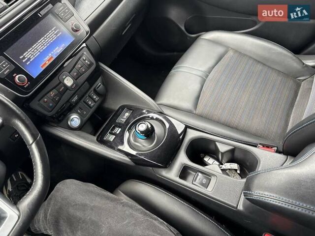 Зеленый Ниссан Лиф, объемом двигателя 0 л и пробегом 129 тыс. км за 11200 $, фото 22 на Automoto.ua