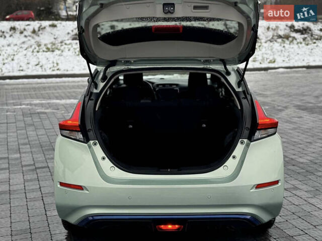 Зеленый Ниссан Лиф, объемом двигателя 0 л и пробегом 99 тыс. км за 11990 $, фото 48 на Automoto.ua