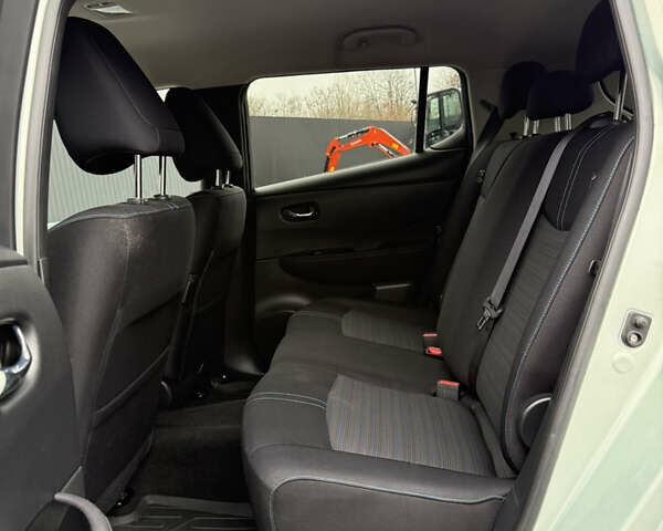 Зеленый Ниссан Лиф, объемом двигателя 0 л и пробегом 83 тыс. км за 11999 $, фото 18 на Automoto.ua