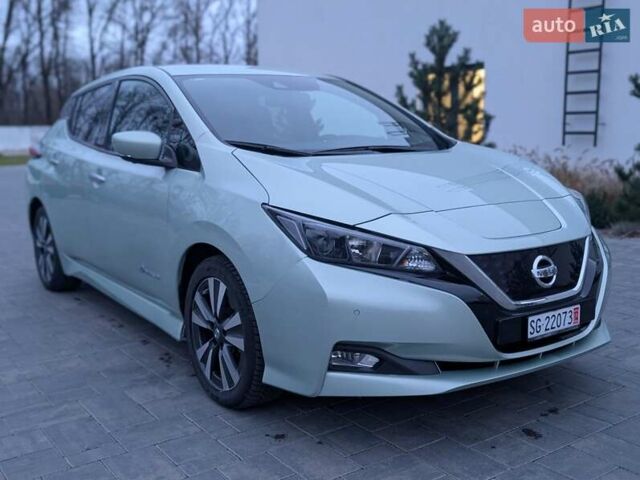 Зеленый Ниссан Лиф, объемом двигателя 0 л и пробегом 81 тыс. км за 11250 $, фото 4 на Automoto.ua