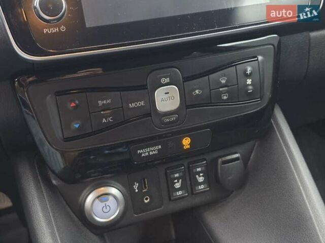 Зеленый Ниссан Лиф, объемом двигателя 0 л и пробегом 132 тыс. км за 11299 $, фото 43 на Automoto.ua