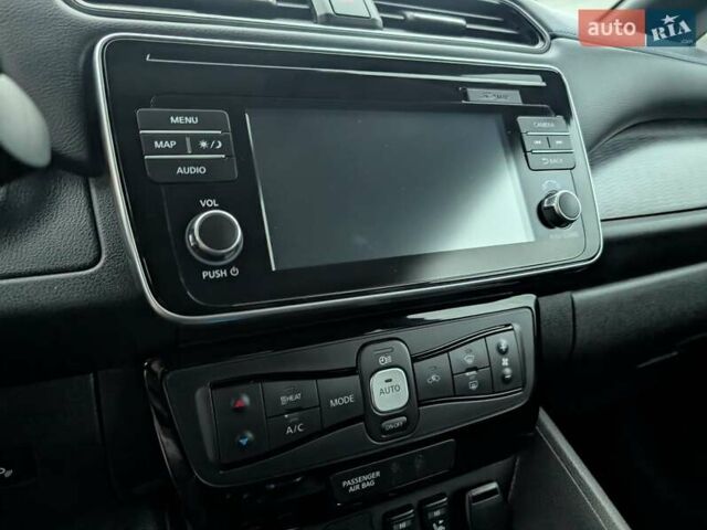 Зеленый Ниссан Лиф, объемом двигателя 0 л и пробегом 81 тыс. км за 11250 $, фото 33 на Automoto.ua