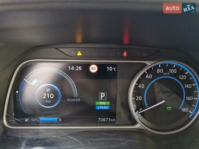 Зеленый Ниссан Лиф, объемом двигателя 0 л и пробегом 70 тыс. км за 13899 $, фото 21 на Automoto.ua