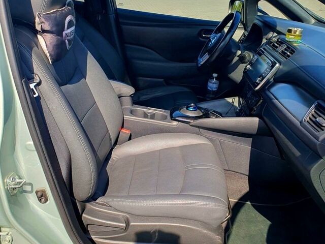 Зеленый Ниссан Лиф, объемом двигателя 0 л и пробегом 200 тыс. км за 12000 $, фото 1 на Automoto.ua