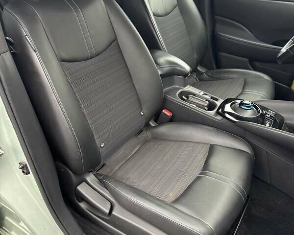 Зеленый Ниссан Лиф, объемом двигателя 0 л и пробегом 129 тыс. км за 11200 $, фото 26 на Automoto.ua