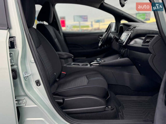 Зеленый Ниссан Лиф, объемом двигателя 0 л и пробегом 99 тыс. км за 11990 $, фото 7 на Automoto.ua