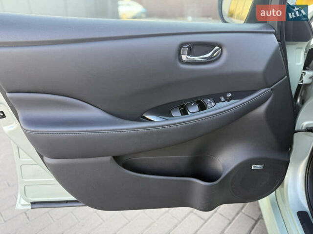 Зеленый Ниссан Лиф, объемом двигателя 0 л и пробегом 75 тыс. км за 13900 $, фото 12 на Automoto.ua