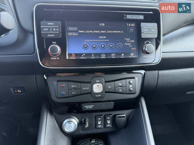 Зеленый Ниссан Лиф, объемом двигателя 0 л и пробегом 75 тыс. км за 13900 $, фото 15 на Automoto.ua