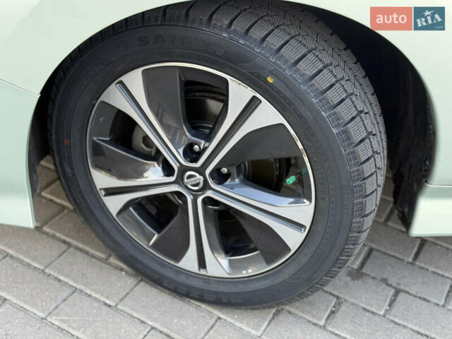 Зеленый Ниссан Лиф, объемом двигателя 0 л и пробегом 75 тыс. км за 13900 $, фото 6 на Automoto.ua