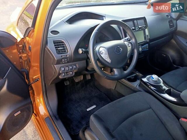 Оранжевый Ниссан Лиф, объемом двигателя 0 л и пробегом 90 тыс. км за 8500 $, фото 49 на Automoto.ua