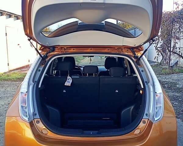 Оранжевый Ниссан Лиф, объемом двигателя 0 л и пробегом 90 тыс. км за 8500 $, фото 75 на Automoto.ua