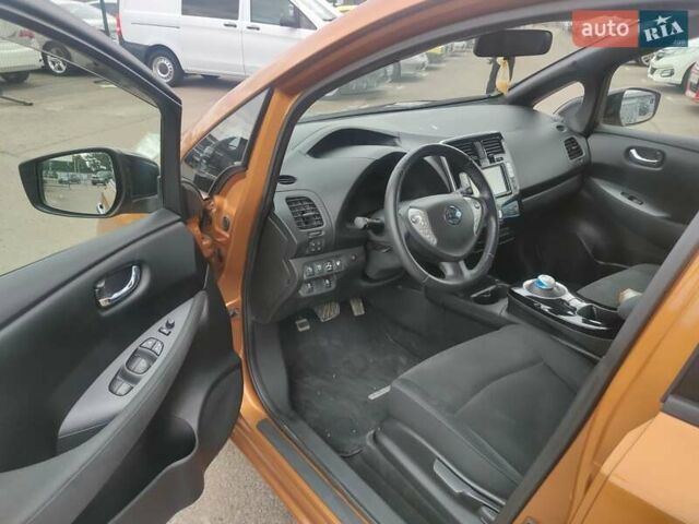 Оранжевый Ниссан Лиф, объемом двигателя 0 л и пробегом 127 тыс. км за 7900 $, фото 7 на Automoto.ua