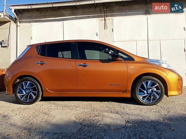 Оранжевый Ниссан Лиф, объемом двигателя 0 л и пробегом 90 тыс. км за 8500 $, фото 90 на Automoto.ua