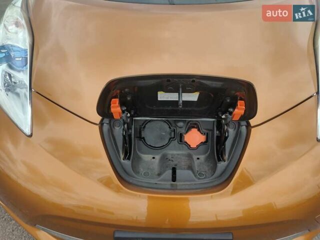 Оранжевый Ниссан Лиф, объемом двигателя 0 л и пробегом 127 тыс. км за 7900 $, фото 10 на Automoto.ua