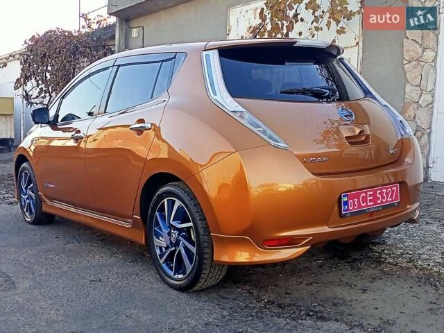 Оранжевый Ниссан Лиф, объемом двигателя 0 л и пробегом 90 тыс. км за 8500 $, фото 24 на Automoto.ua