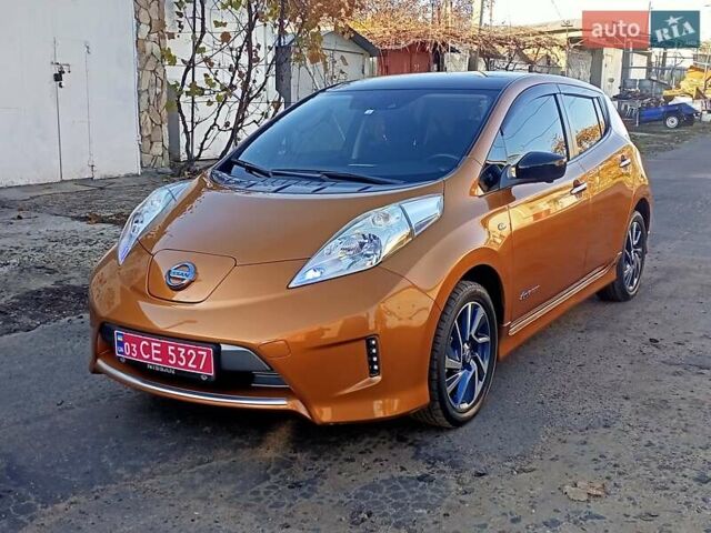 Оранжевый Ниссан Лиф, объемом двигателя 0 л и пробегом 90 тыс. км за 8500 $, фото 1 на Automoto.ua