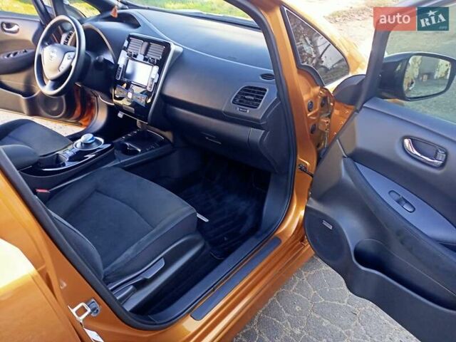 Оранжевый Ниссан Лиф, объемом двигателя 0 л и пробегом 90 тыс. км за 8500 $, фото 63 на Automoto.ua