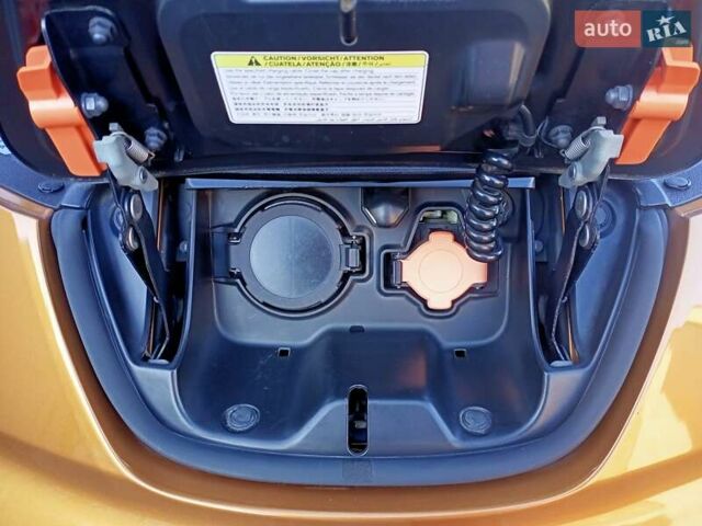 Оранжевый Ниссан Лиф, объемом двигателя 0 л и пробегом 90 тыс. км за 8500 $, фото 83 на Automoto.ua