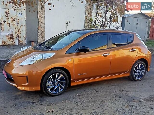 Оранжевый Ниссан Лиф, объемом двигателя 0 л и пробегом 90 тыс. км за 8500 $, фото 11 на Automoto.ua