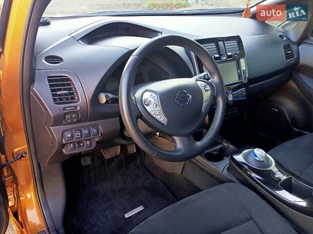 Оранжевый Ниссан Лиф, объемом двигателя 0 л и пробегом 90 тыс. км за 8500 $, фото 48 на Automoto.ua