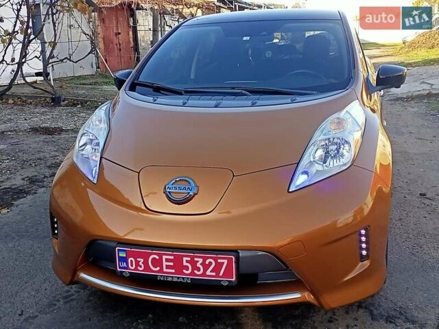 Оранжевый Ниссан Лиф, объемом двигателя 0 л и пробегом 90 тыс. км за 8500 $, фото 3 на Automoto.ua