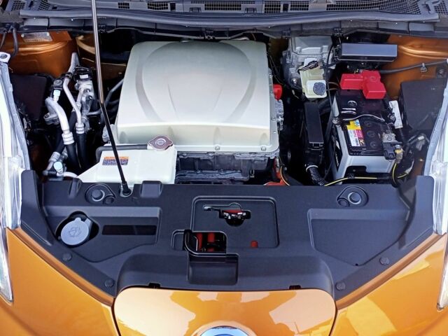 Оранжевый Ниссан Лиф, объемом двигателя 0 л и пробегом 90 тыс. км за 8500 $, фото 23 на Automoto.ua