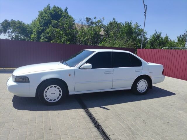 Белый Ниссан Максима, объемом двигателя 3 л и пробегом 350 тыс. км за 1650 $, фото 5 на Automoto.ua