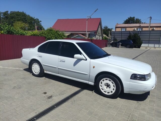 Белый Ниссан Максима, объемом двигателя 3 л и пробегом 350 тыс. км за 1650 $, фото 3 на Automoto.ua