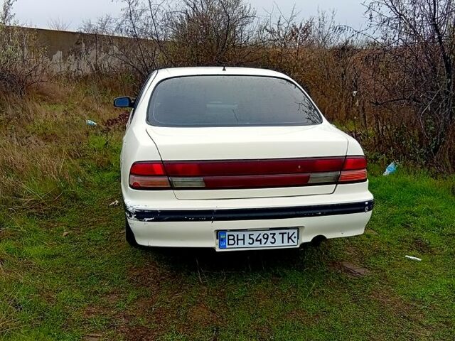 Белый Ниссан Максима, объемом двигателя 2 л и пробегом 258 тыс. км за 2000 $, фото 1 на Automoto.ua