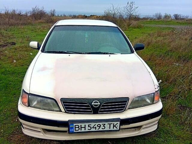 Белый Ниссан Максима, объемом двигателя 2 л и пробегом 258 тыс. км за 2000 $, фото 5 на Automoto.ua