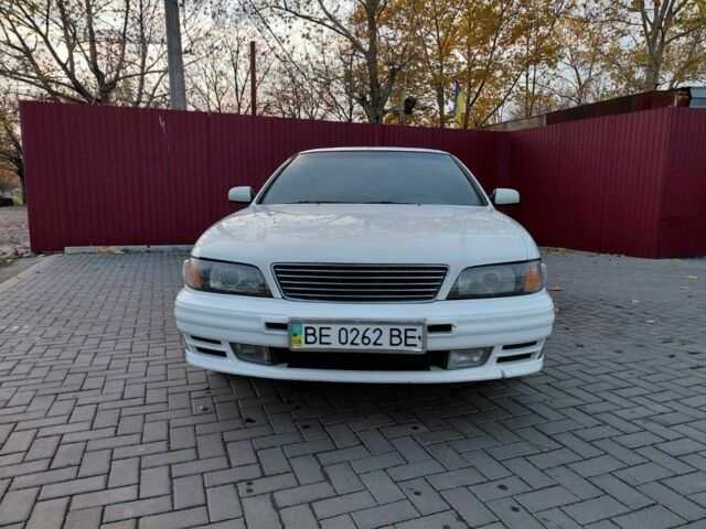 Белый Ниссан Максима, объемом двигателя 3 л и пробегом 454 тыс. км за 3100 $, фото 2 на Automoto.ua