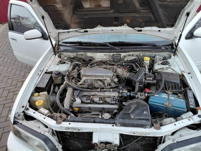 Белый Ниссан Максима, объемом двигателя 3 л и пробегом 454 тыс. км за 3100 $, фото 6 на Automoto.ua