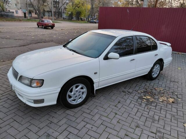 Белый Ниссан Максима, объемом двигателя 3 л и пробегом 454 тыс. км за 3100 $, фото 1 на Automoto.ua