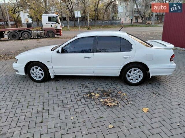 Белый Ниссан Максима, объемом двигателя 3 л и пробегом 454 тыс. км за 3100 $, фото 1 на Automoto.ua