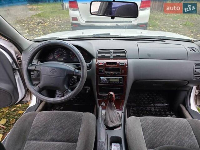 Белый Ниссан Максима, объемом двигателя 2.96 л и пробегом 280 тыс. км за 2500 $, фото 2 на Automoto.ua