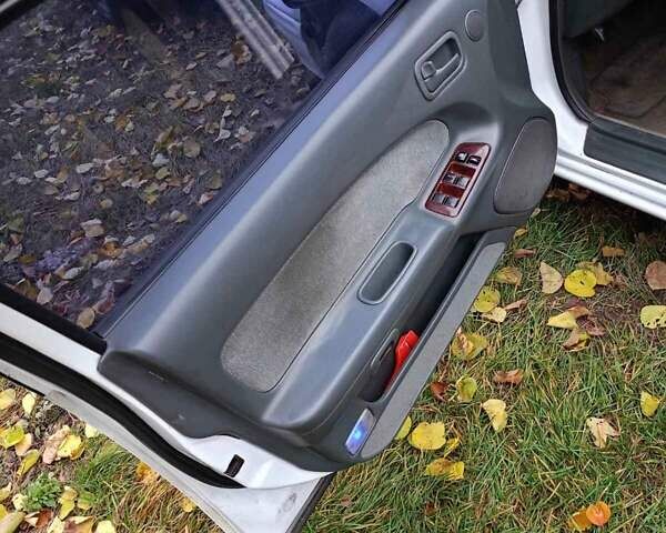 Белый Ниссан Максима, объемом двигателя 2.96 л и пробегом 280 тыс. км за 2500 $, фото 5 на Automoto.ua