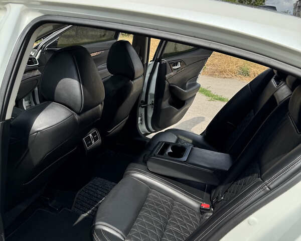 Белый Ниссан Максима, объемом двигателя 3.5 л и пробегом 225 тыс. км за 13500 $, фото 13 на Automoto.ua