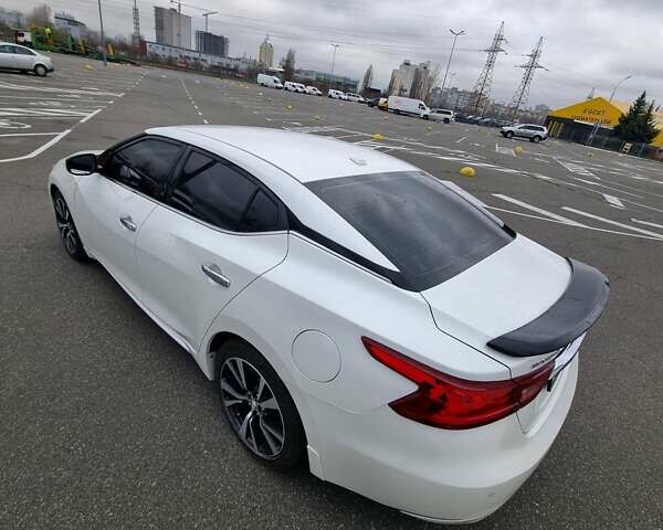 Белый Ниссан Максима, объемом двигателя 3.5 л и пробегом 69 тыс. км за 17000 $, фото 5 на Automoto.ua