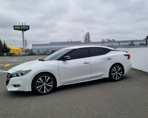 Белый Ниссан Максима, объемом двигателя 3.5 л и пробегом 69 тыс. км за 17000 $, фото 2 на Automoto.ua