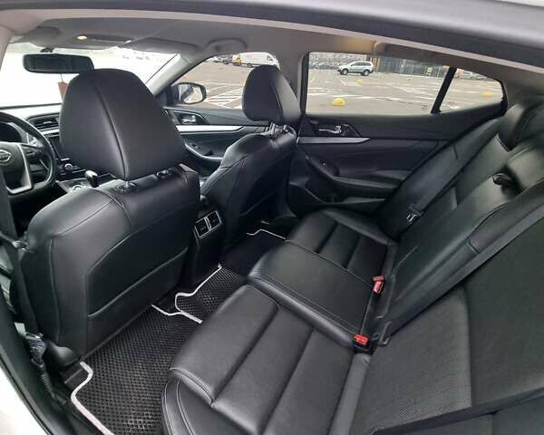 Белый Ниссан Максима, объемом двигателя 3.5 л и пробегом 69 тыс. км за 17000 $, фото 4 на Automoto.ua